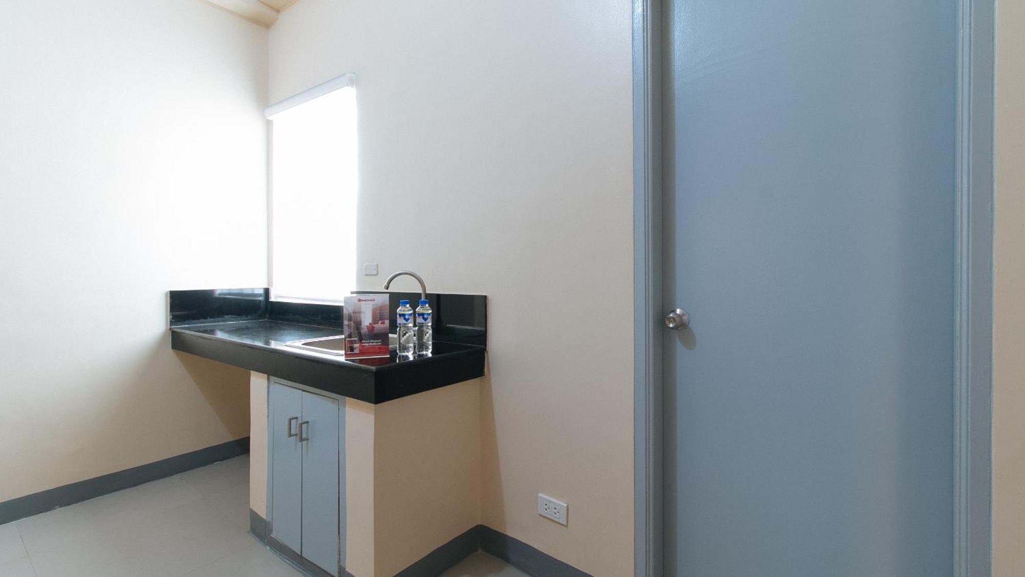 Reddoorz Plus @ Torre De Manuel Residences 1 Quezon City Exterior foto