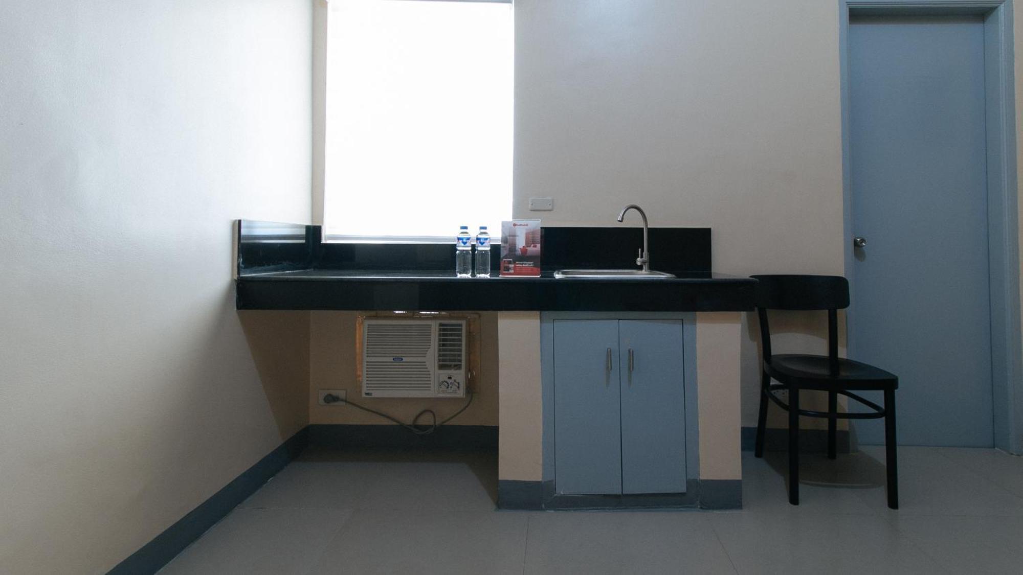 Reddoorz Plus @ Torre De Manuel Residences 1 Quezon City Exterior foto